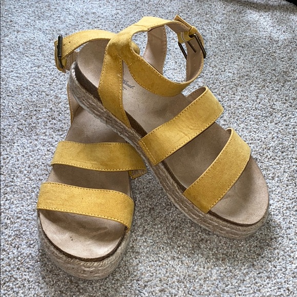 Sandals - Picture 3 of 3